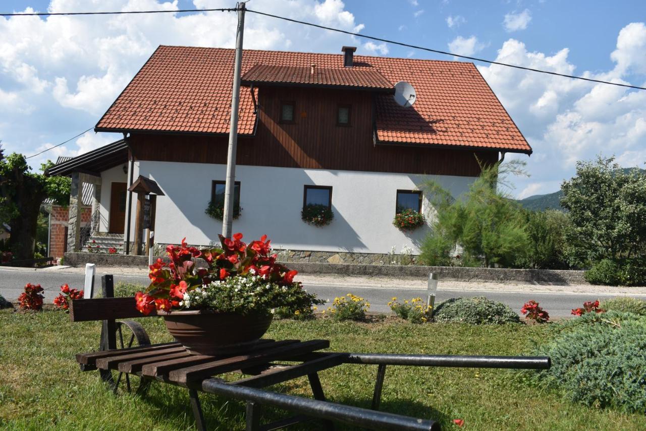 Ethno House Izvor Hotel Vrelo Korenicko Bagian luar foto